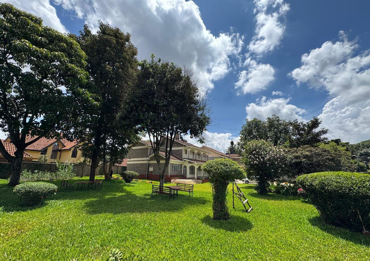 1/2 Acre 5BR Home with Garden