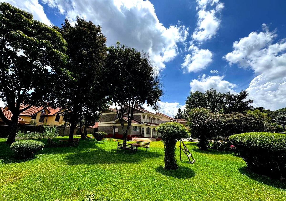 1/2 Acre 5BR Home with Garden