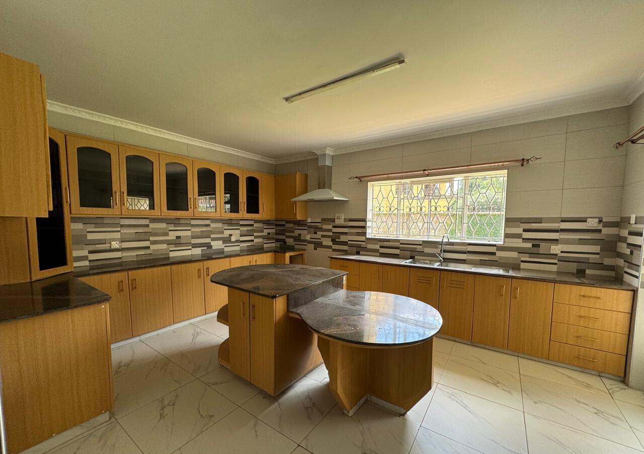 1/2 Acre 5BR Home with Garden