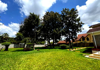 1/2 Acre 5BR Home with Garden