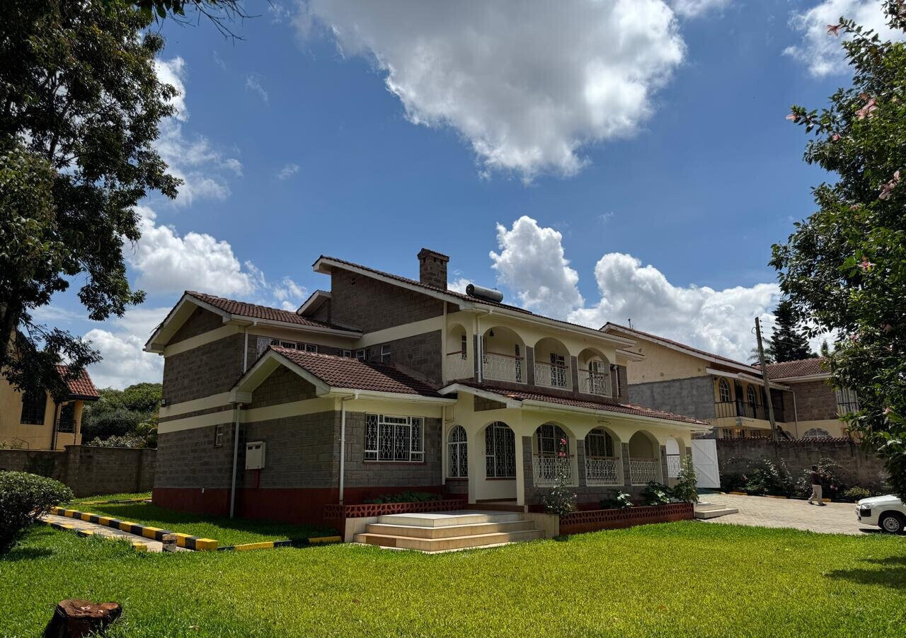 1/2 Acre 5BR Home with Garden