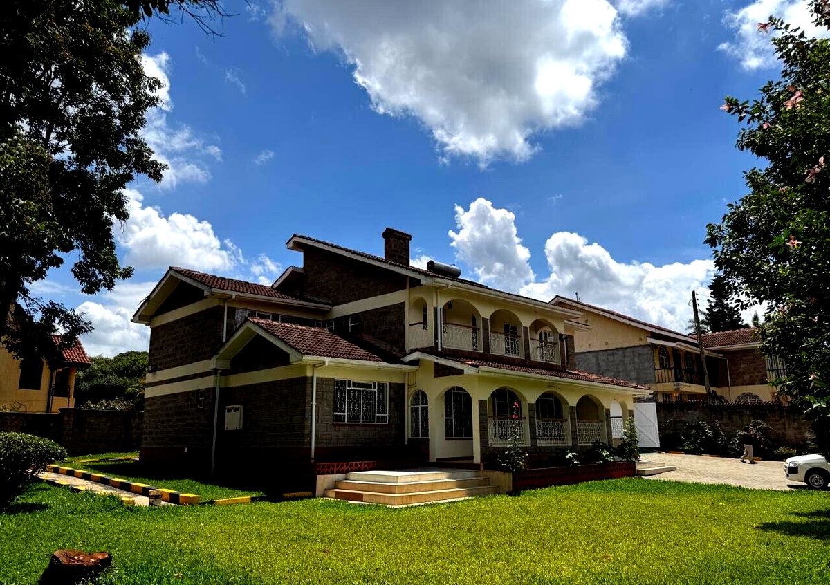 1/2 Acre 5BR Home with Garden