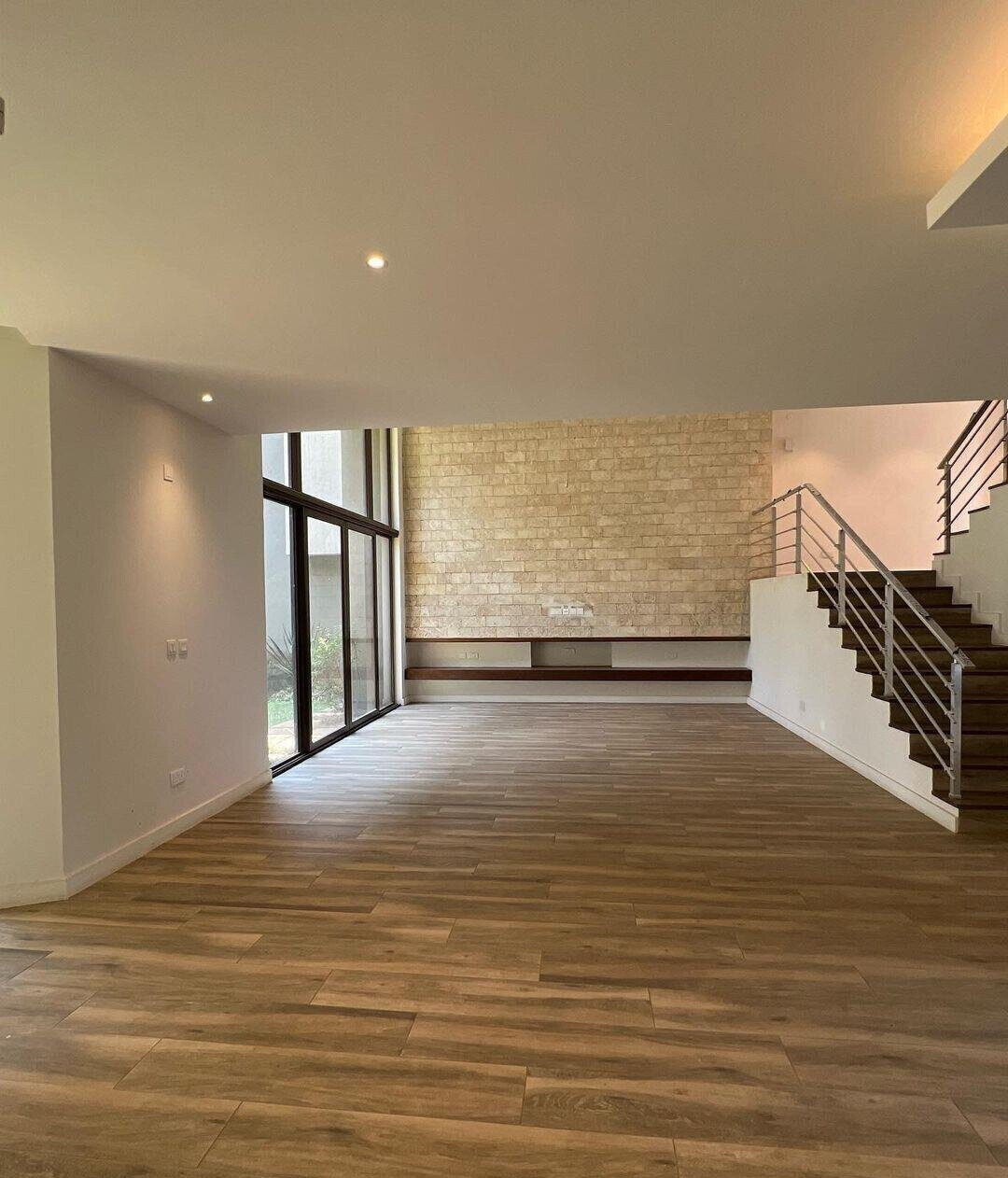 4-Ensuite Townhouse with Rooftop Terrace & DSQ - Lavington