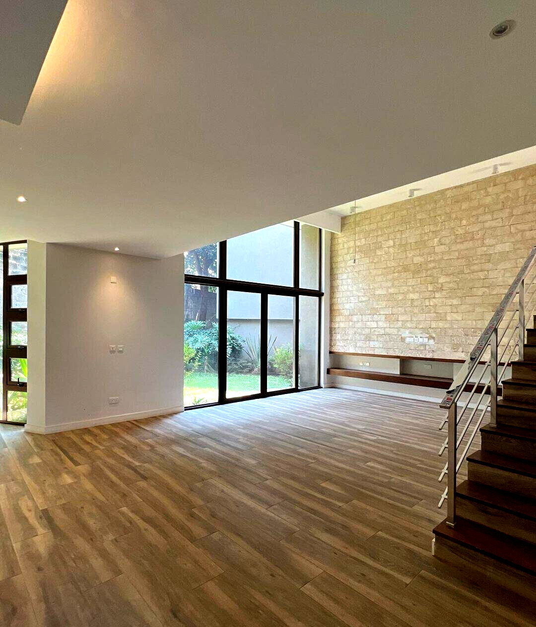 4-Ensuite Townhouse with Rooftop Terrace & DSQ - Lavington