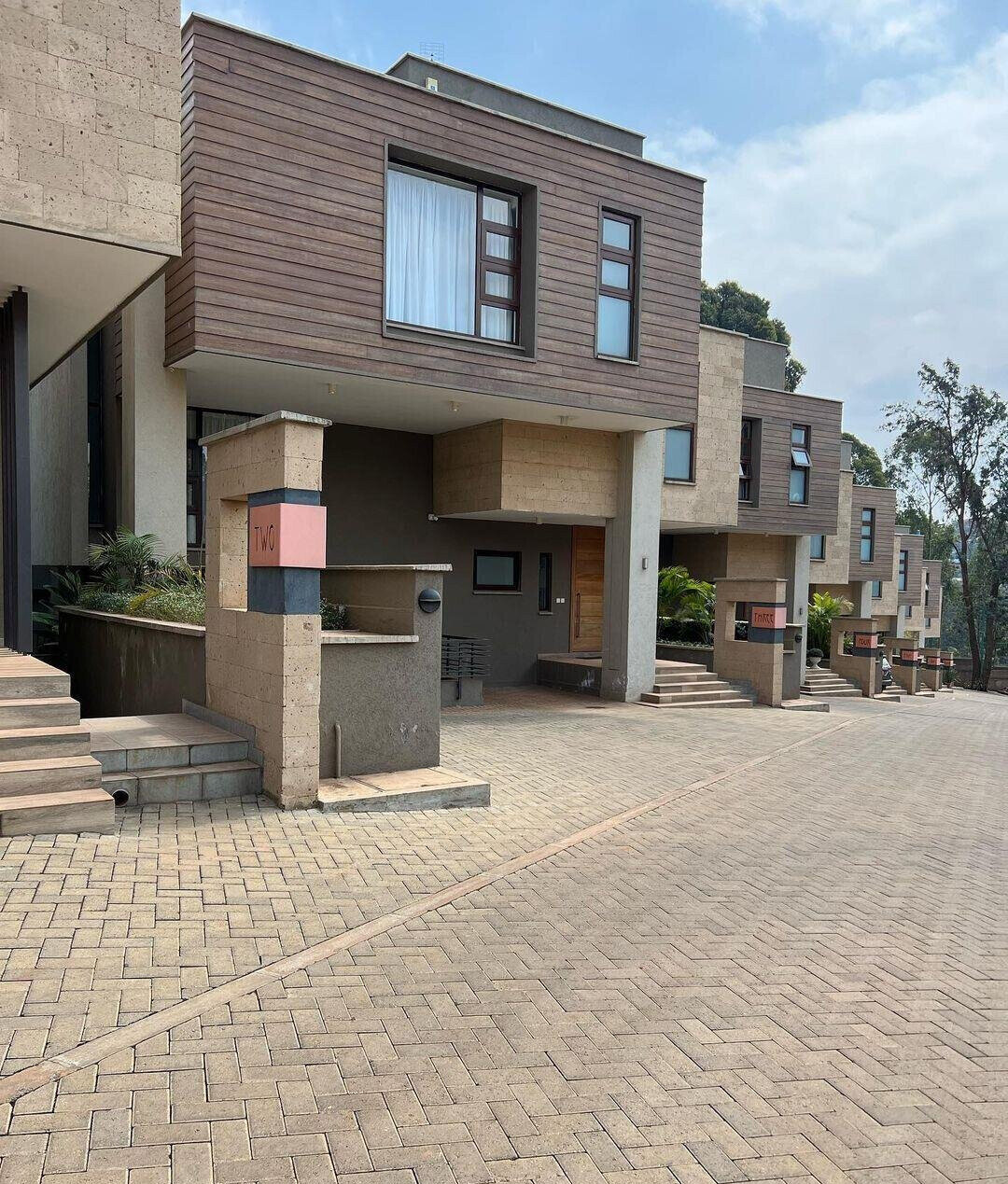 4-Ensuite Townhouse with Rooftop Terrace & DSQ - Lavington