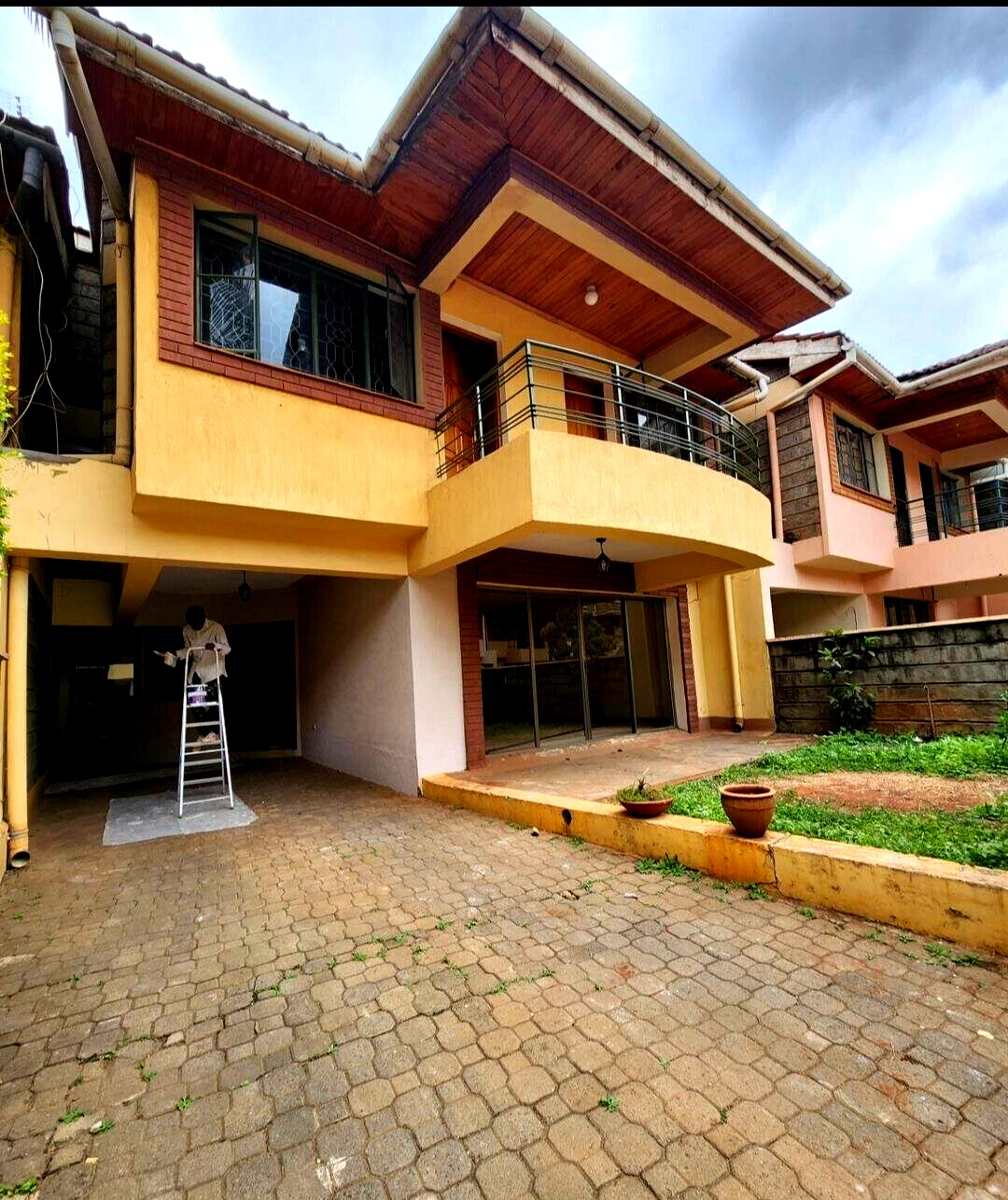 5-Ensuite Townhouse with Pool & Borehole - Lavington