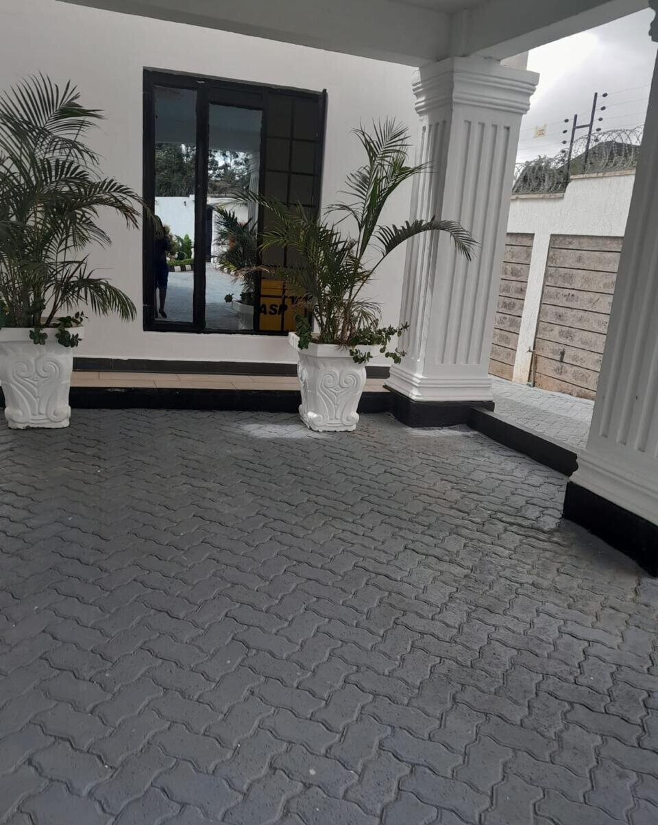 5-Ensuite Villa with Man-Made Dam & Clubhouse – Karen