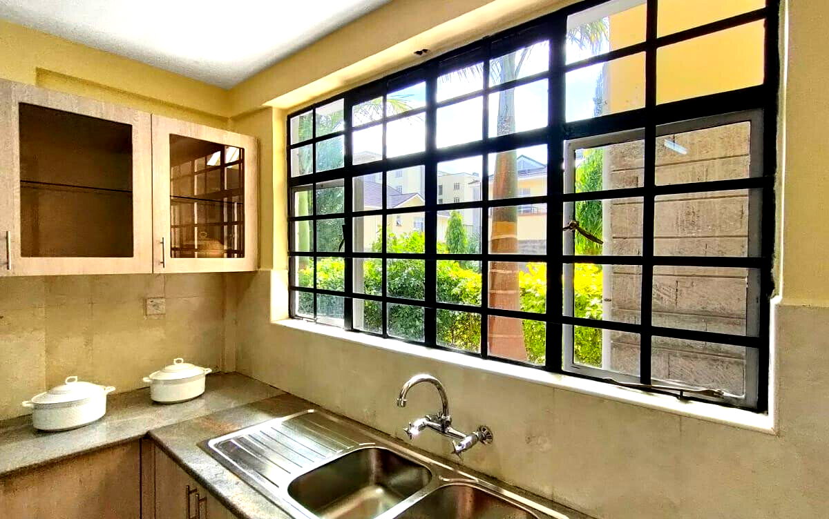4BR Townhome with Pool, Gym & Ensuite DSQ - Athi River