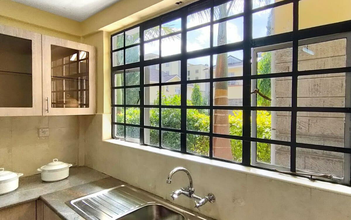 4BR Townhome with Pool, Gym & Ensuite DSQ - Athi River