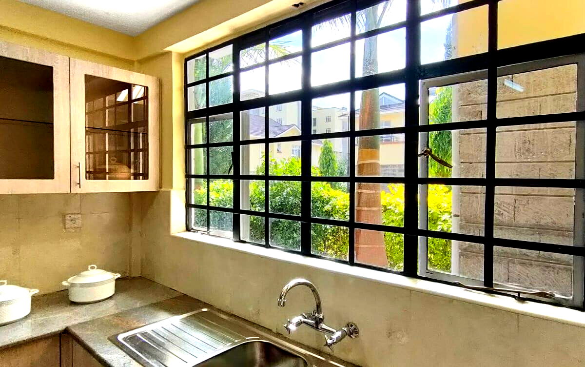 4BR Townhome with Pool, Gym & Ensuite DSQ - Athi River