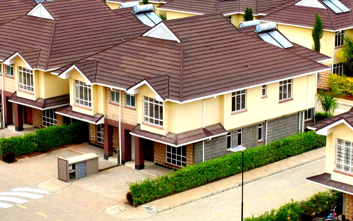 4BR Townhome with Pool, Gym & Ensuite DSQ - Athi River