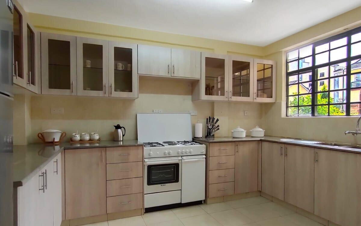 4BR Townhome with Pool, Gym & Ensuite DSQ - Athi River