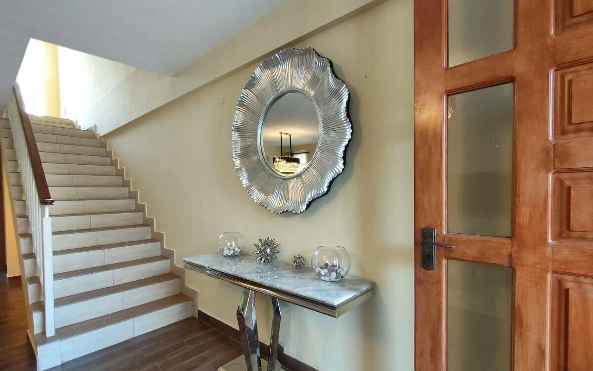 4BR Townhome with Pool, Gym & Ensuite DSQ - Athi River