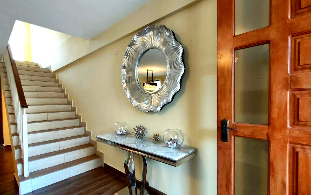 4BR Townhome with Pool, Gym & Ensuite DSQ - Athi River