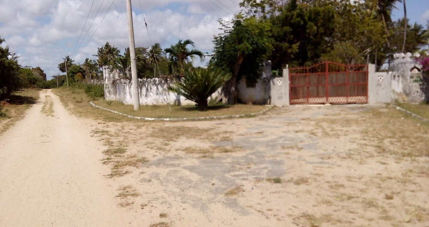 18-Acre Beachfront Plot at KSh 40M