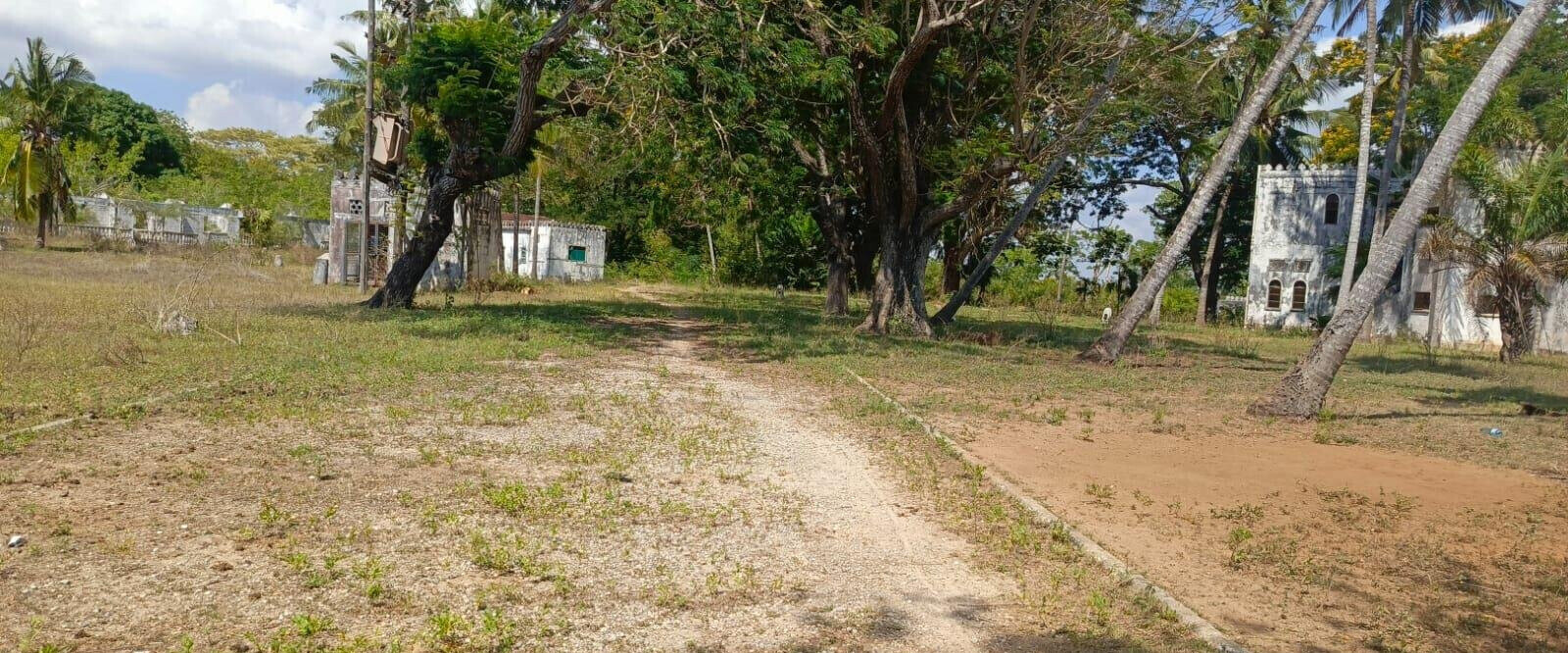 18-Acre Beachfront Plot at KSh 40M