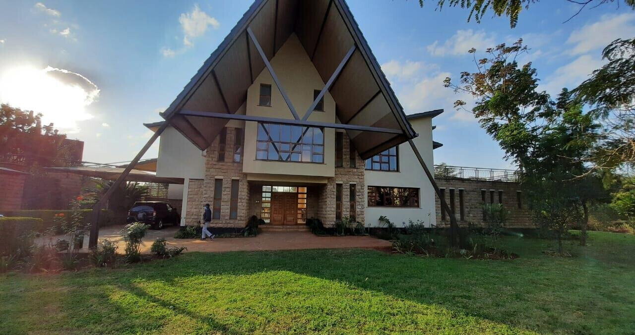 5-Ensuite Villa in Exclusive 27-Home Estate – Sandalwood Waterfront, Karen