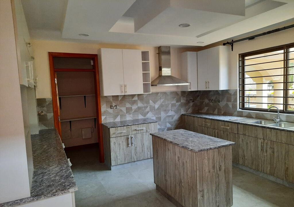 Double-Volume Townhouse with Private Garden & Study - Lower Kabete