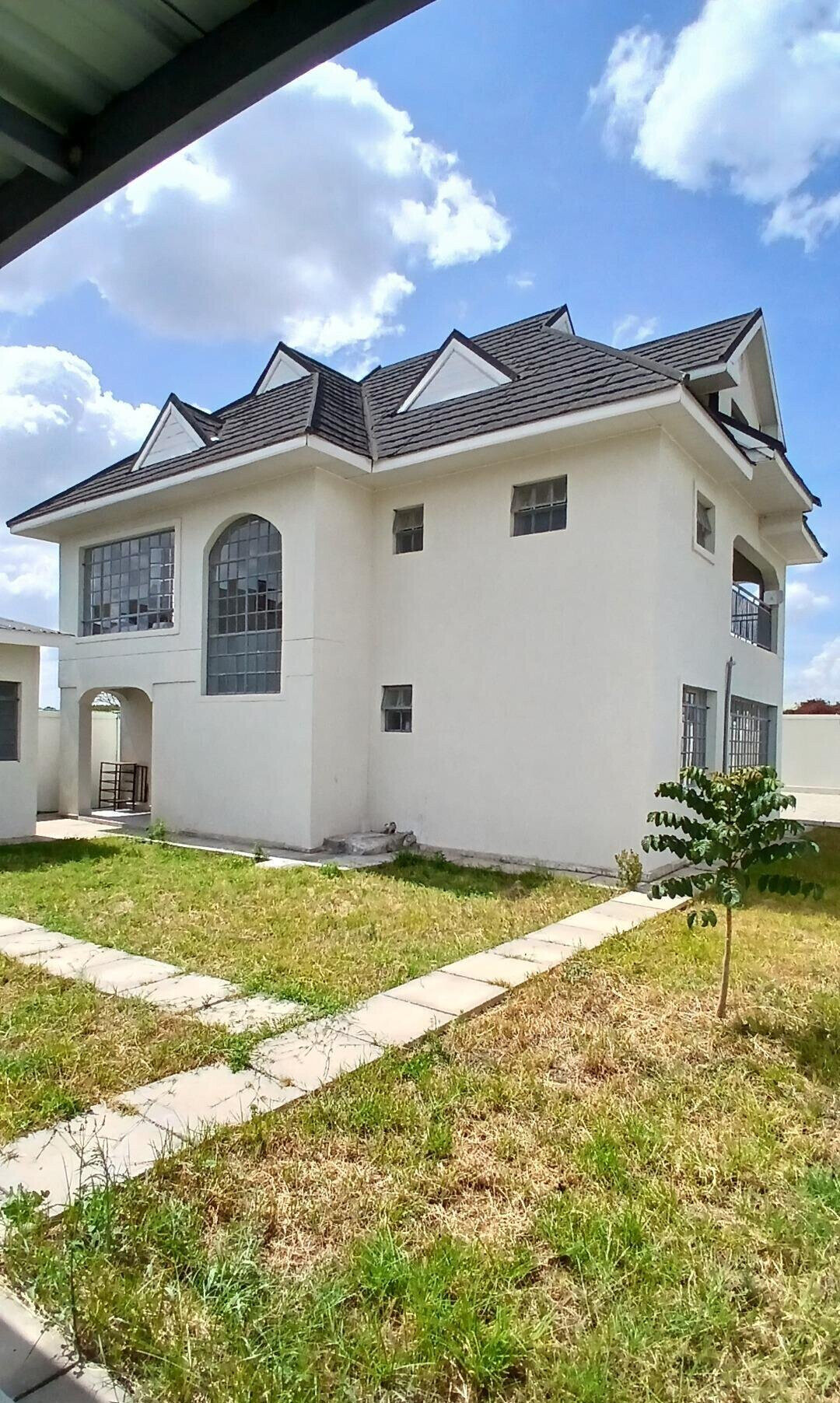 5-Bed Townhouse with DSQ & Ready Title - Kitengela Gated Court
