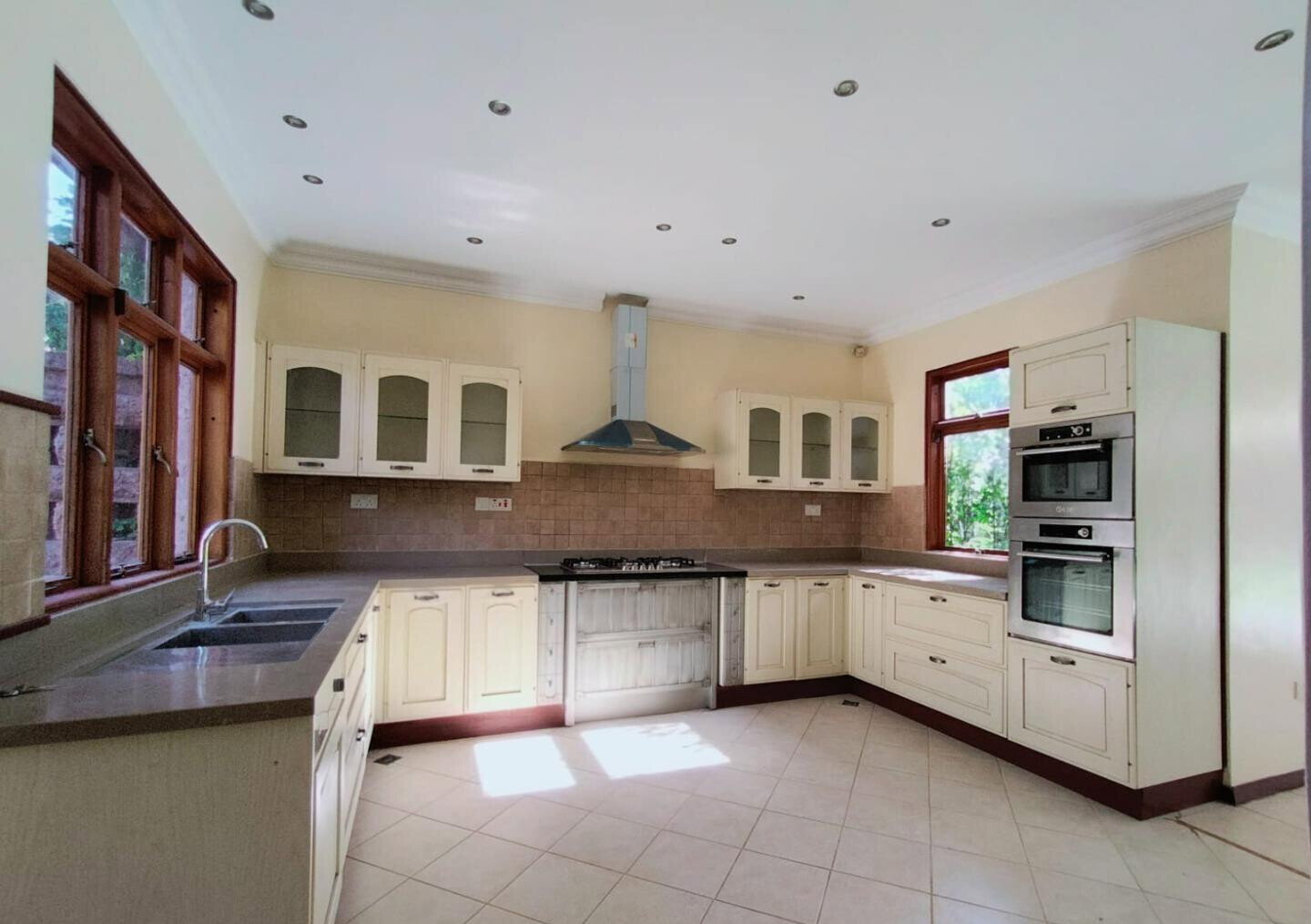 5-Ensuite Townhouse with Double-Glazed Windows & Mature Gardens – Karen