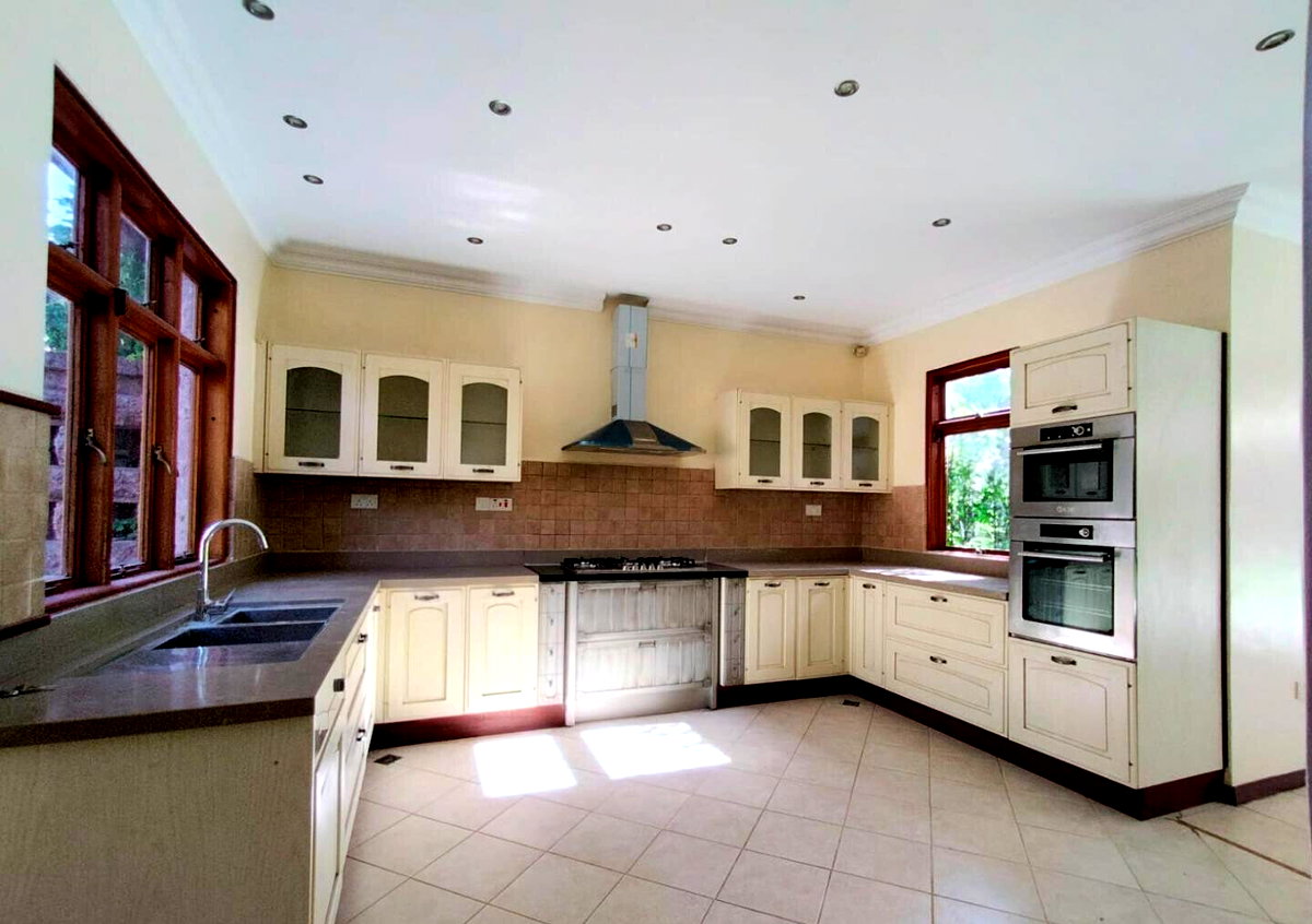 5-Ensuite Townhouse with Double-Glazed Windows & Mature Gardens – Karen