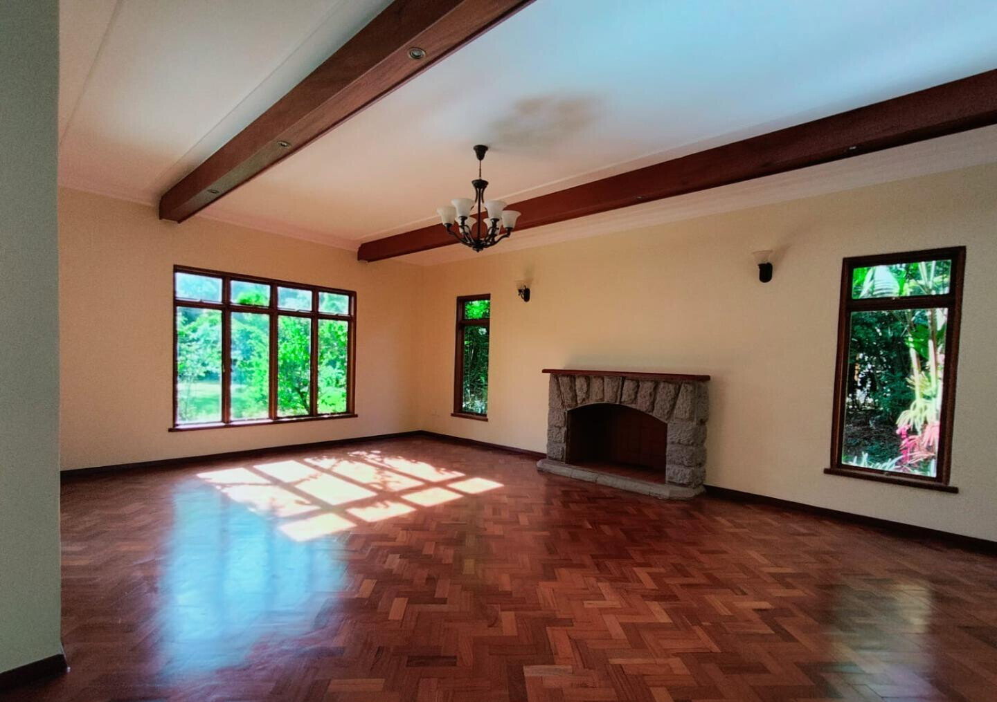 5-Ensuite Townhouse with Double-Glazed Windows & Mature Gardens – Karen