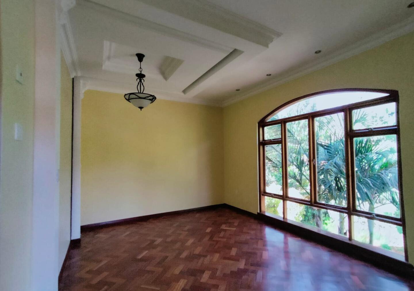 5-Ensuite Townhouse with Double-Glazed Windows & Mature Gardens – Karen
