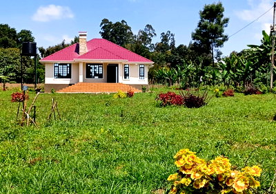 Cozy 3BR Bungalow on Acre Plot