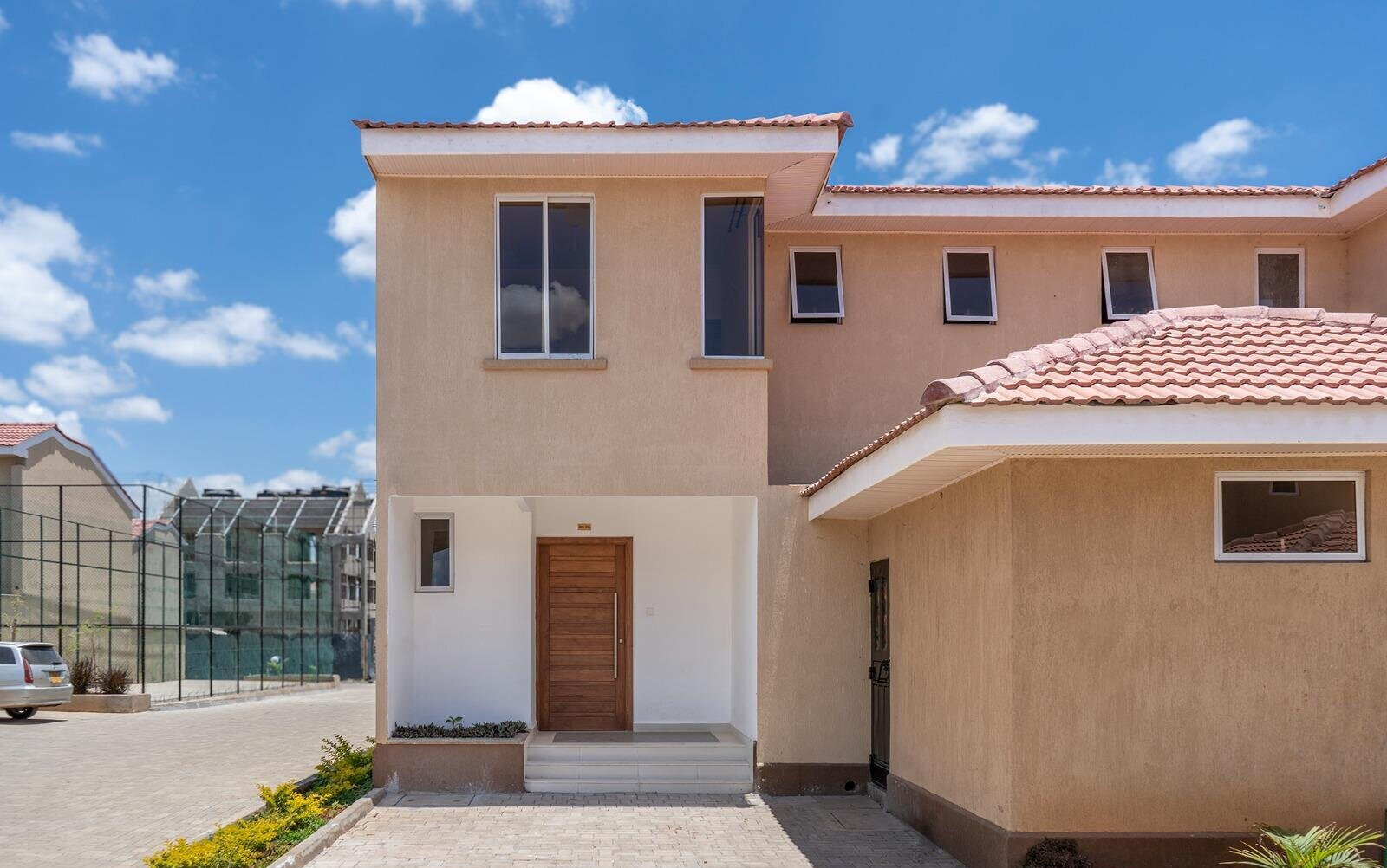 4BR Townhouse with DSQ, Pool & Gym - Gated Rongai