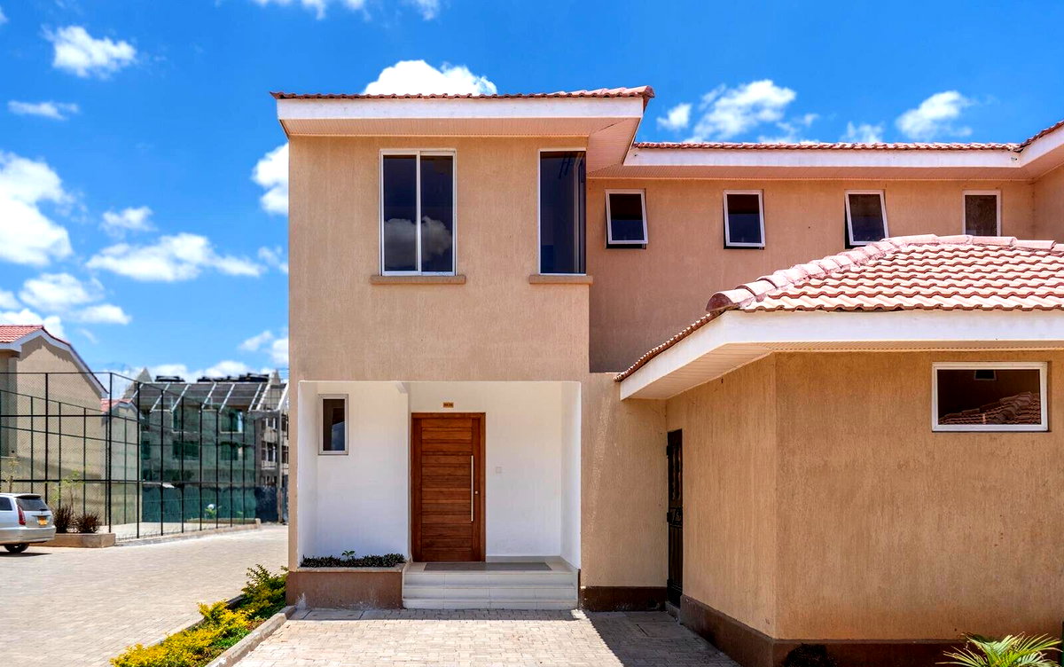 4BR Townhouse with DSQ, Pool & Gym - Gated Rongai