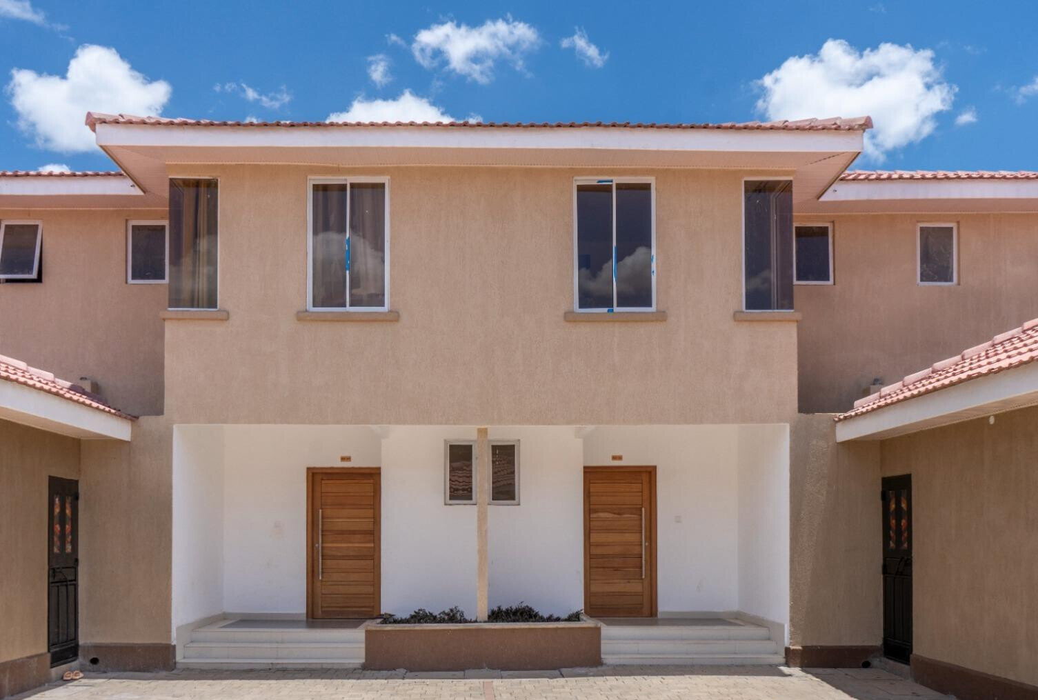 4BR Townhouse with DSQ, Pool & Gym - Gated Rongai