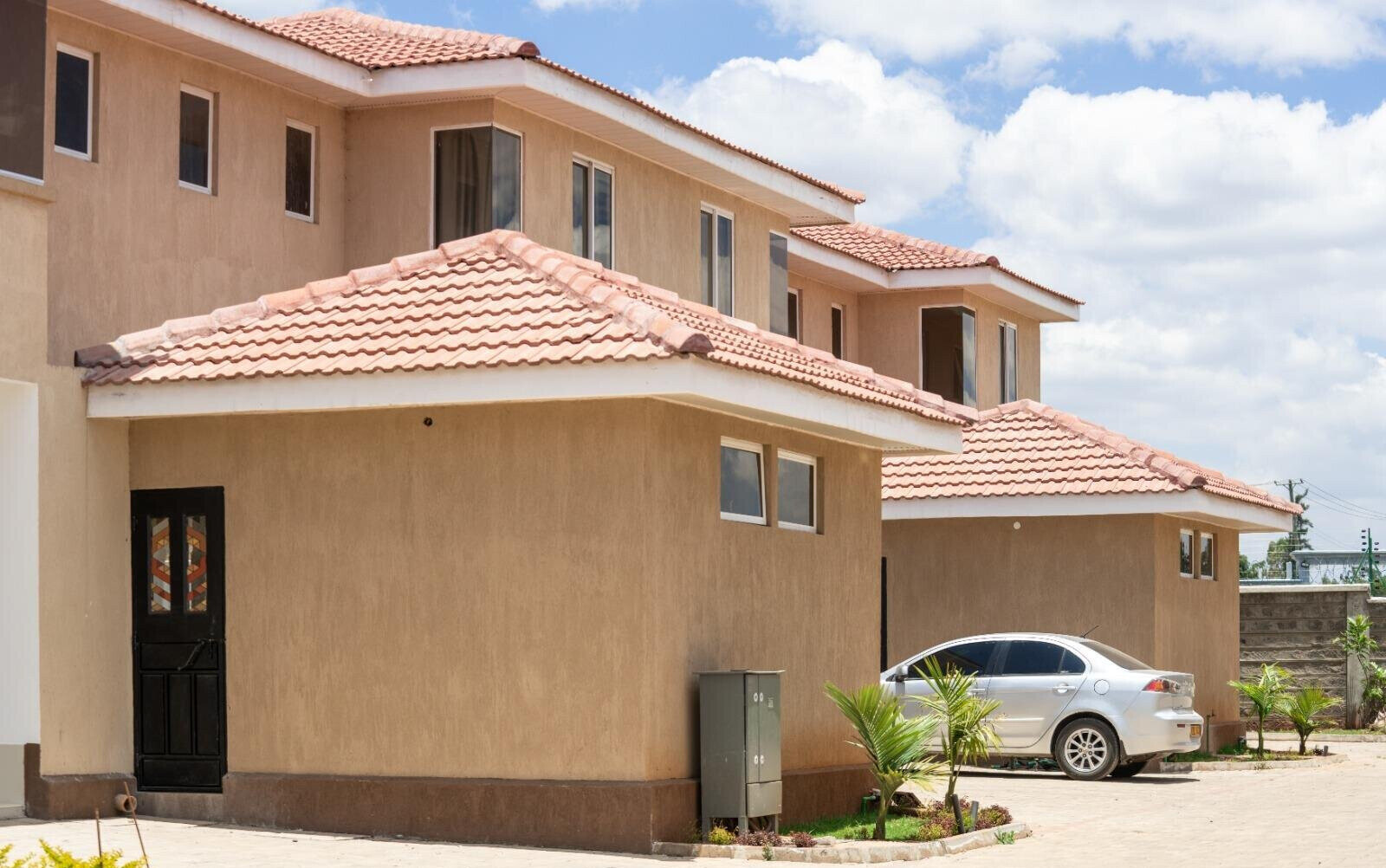 4BR Townhouse with DSQ, Pool & Gym - Gated Rongai