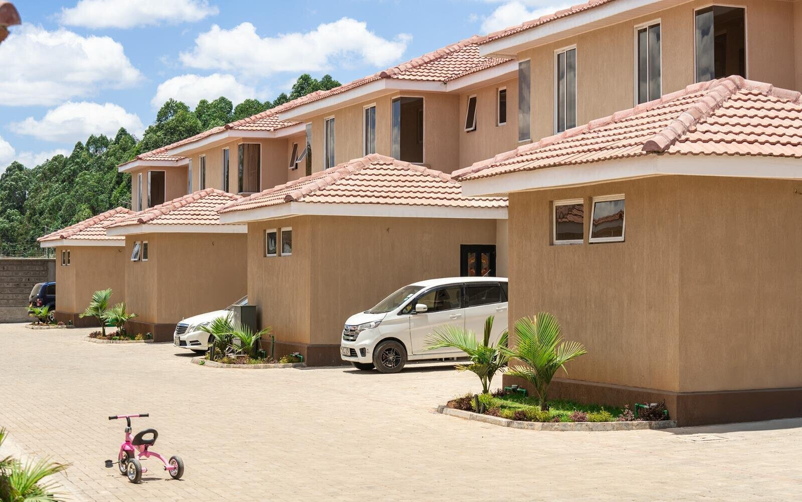 4BR Townhouse with DSQ, Pool & Gym - Gated Rongai