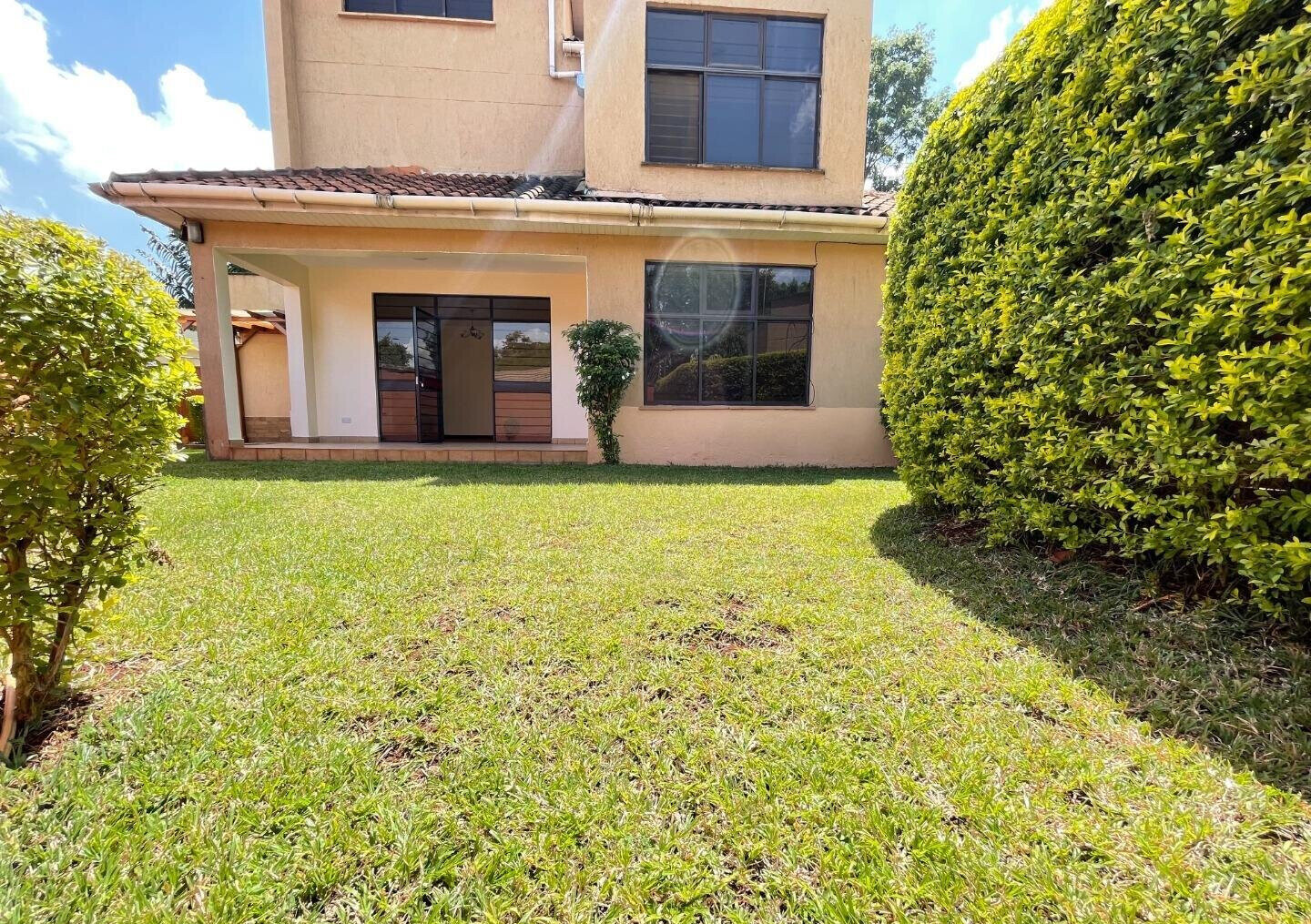 6-Ensuite Townhouse with Private Garden & DSQ - Lavington