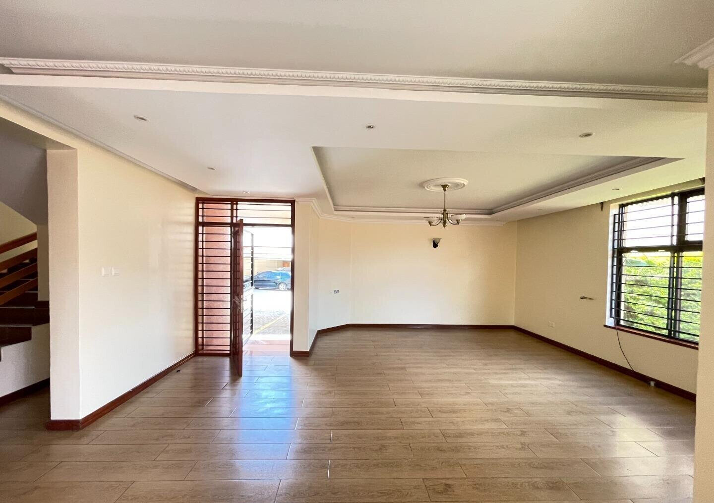 6-Ensuite Townhouse with Private Garden & DSQ - Lavington
