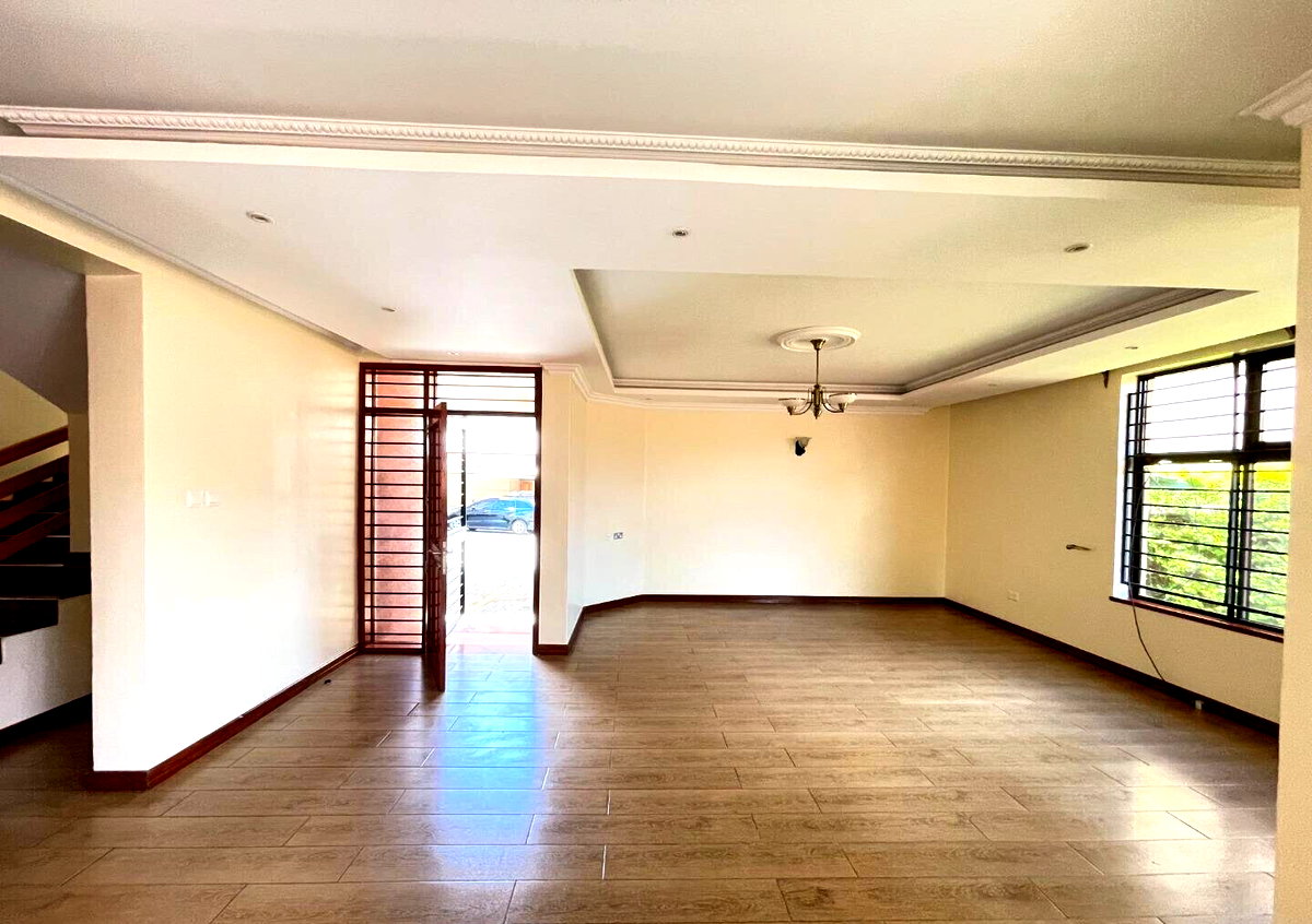 6-Ensuite Townhouse with Private Garden & DSQ - Lavington