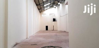 Modern Godown In Industrial Area - Image 3