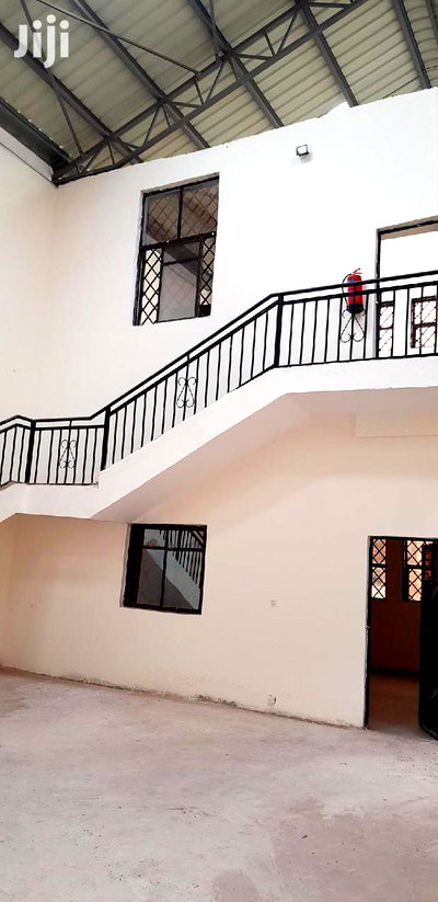 Modern Godown In Industrial Area - Image 6