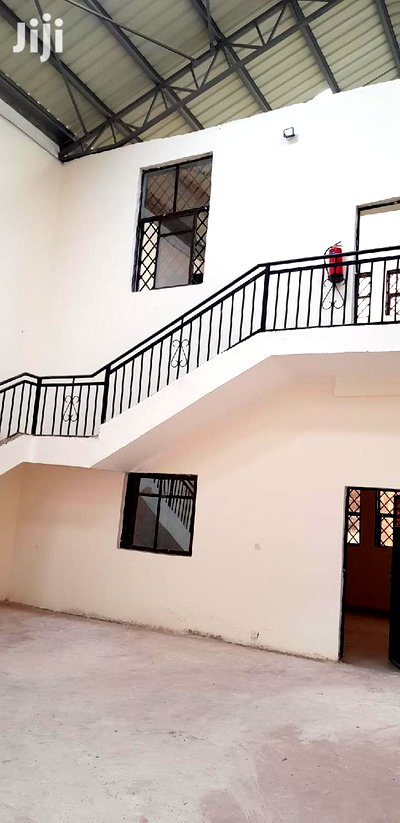 Modern Godown In Industrial Area - Image 4