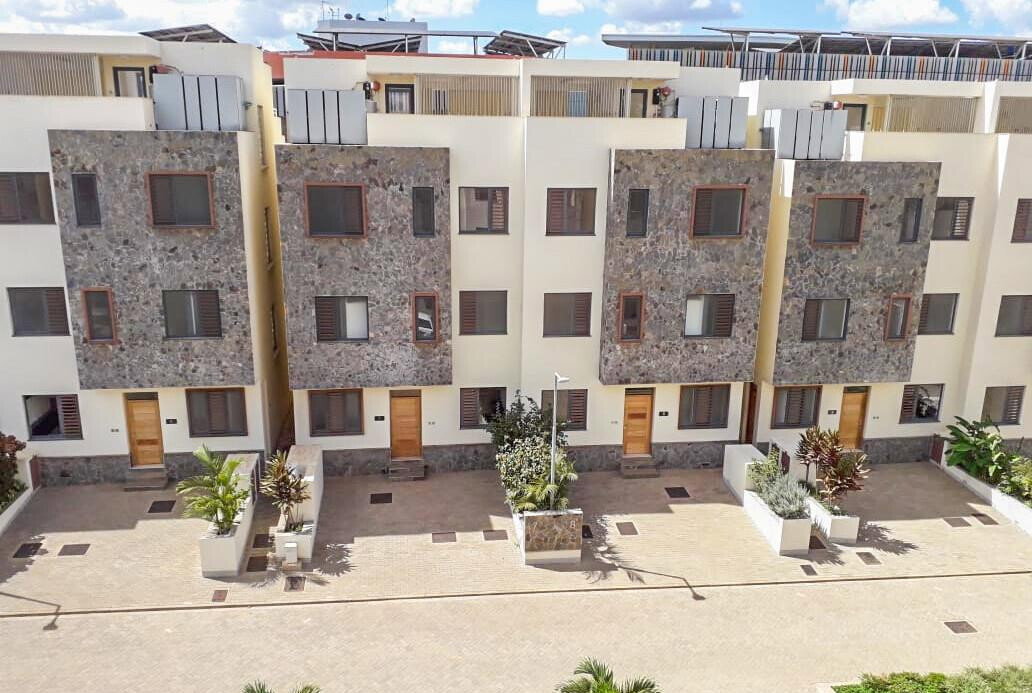 4BR Ensuite Townhouse with Private Garden & Pool Access – Garden Estate