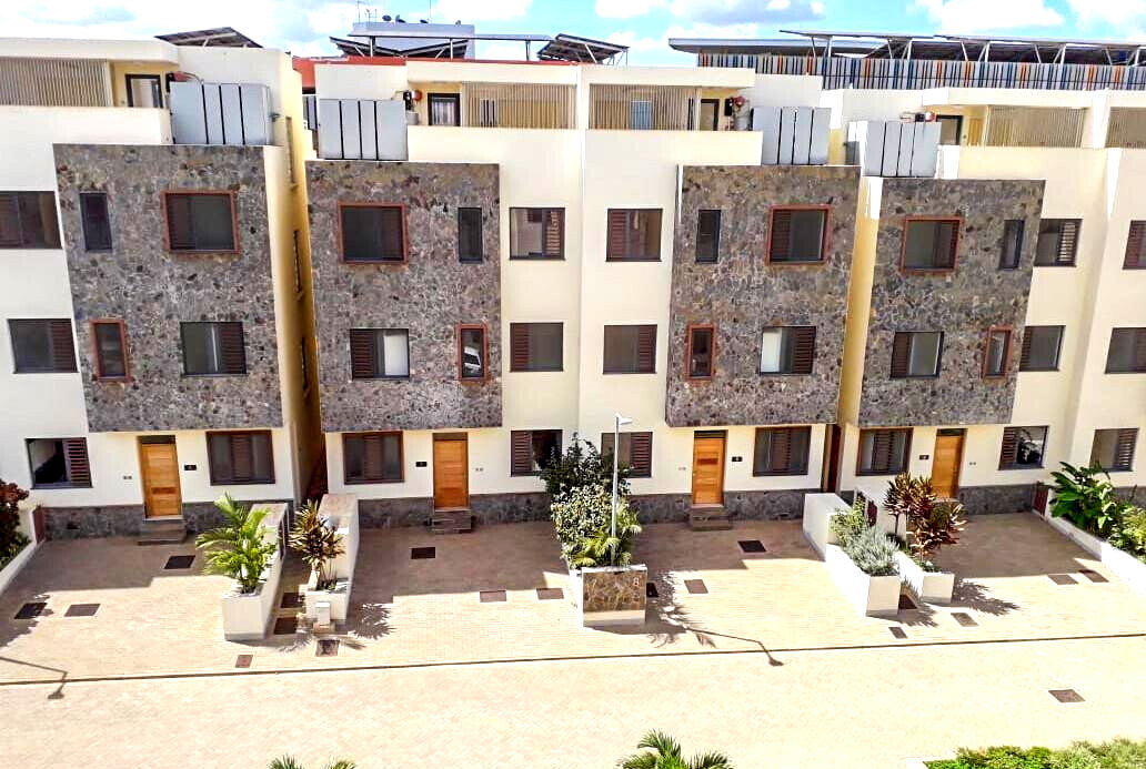 4BR Ensuite Townhouse with Private Garden & Pool Access – Garden Estate