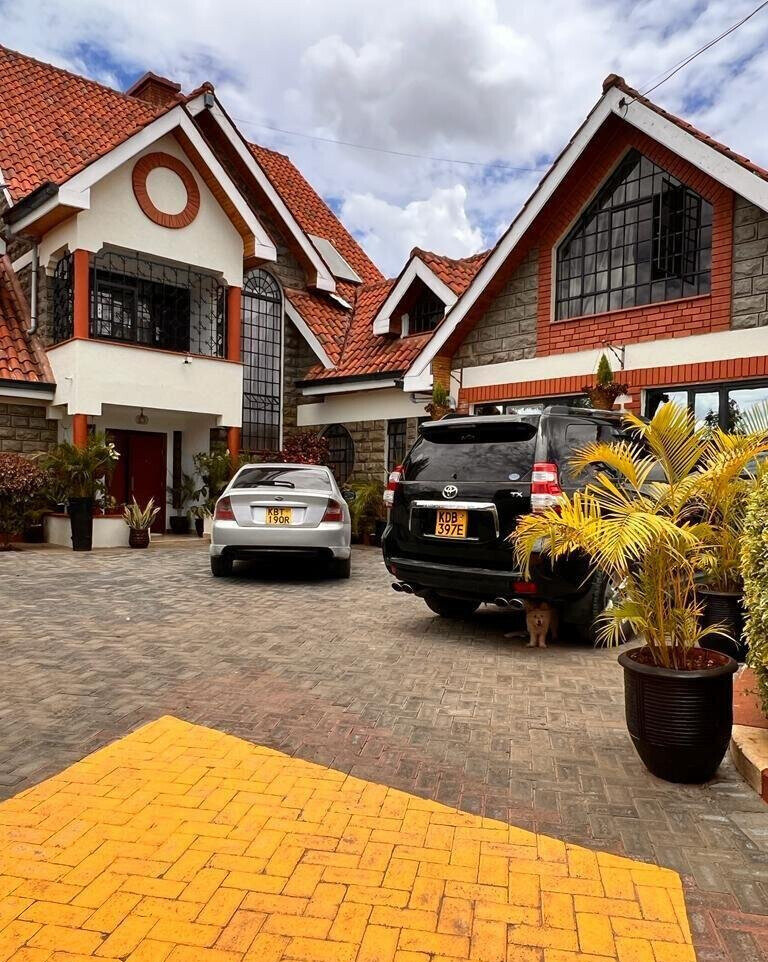 6-Bedroom All-Ensuite Townhouse with DSQ & Office - Chuna, Kitengela