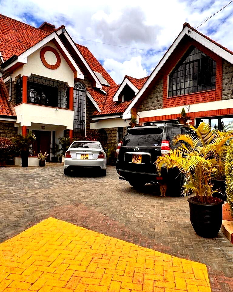 6-Bedroom All-Ensuite Townhouse with DSQ & Office - Chuna, Kitengela