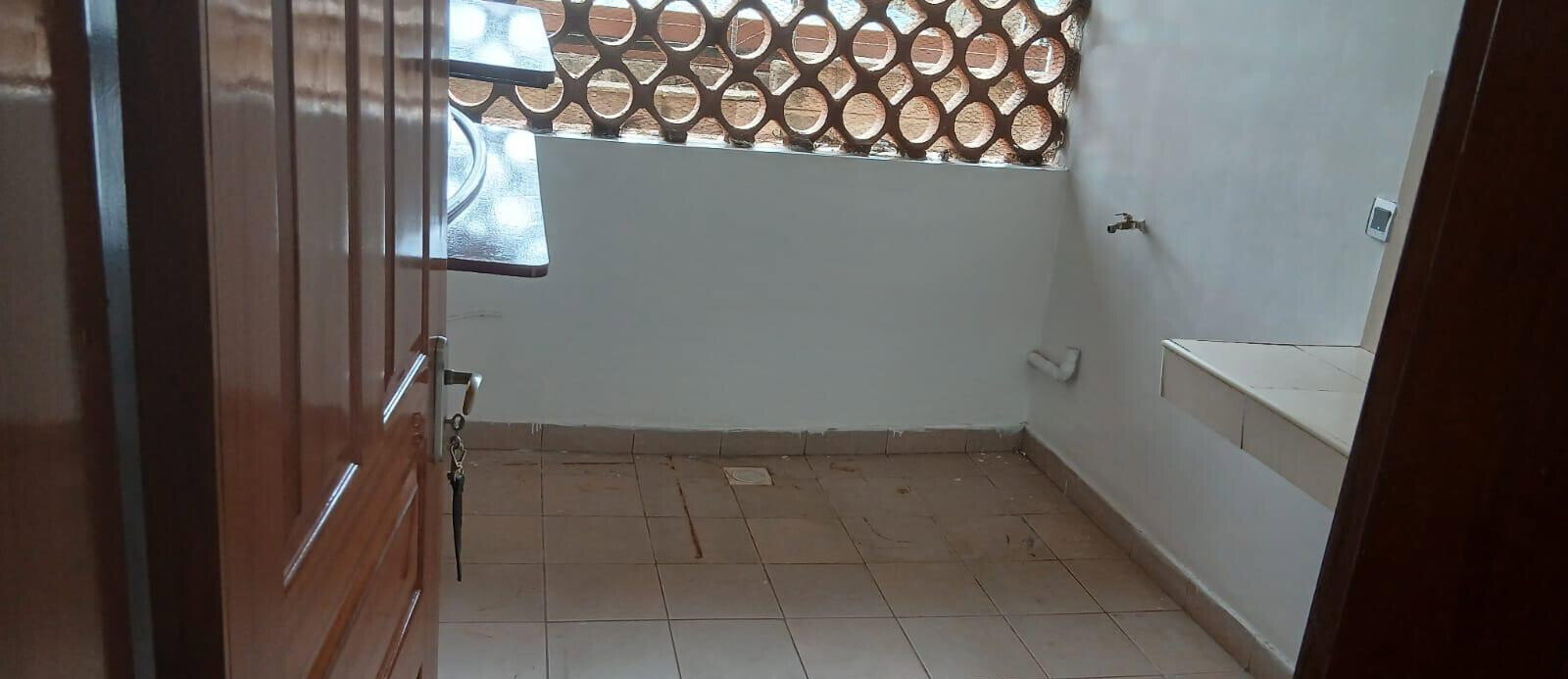 3BR Unfurnished Canvas in Upperhill – KSh 25M
