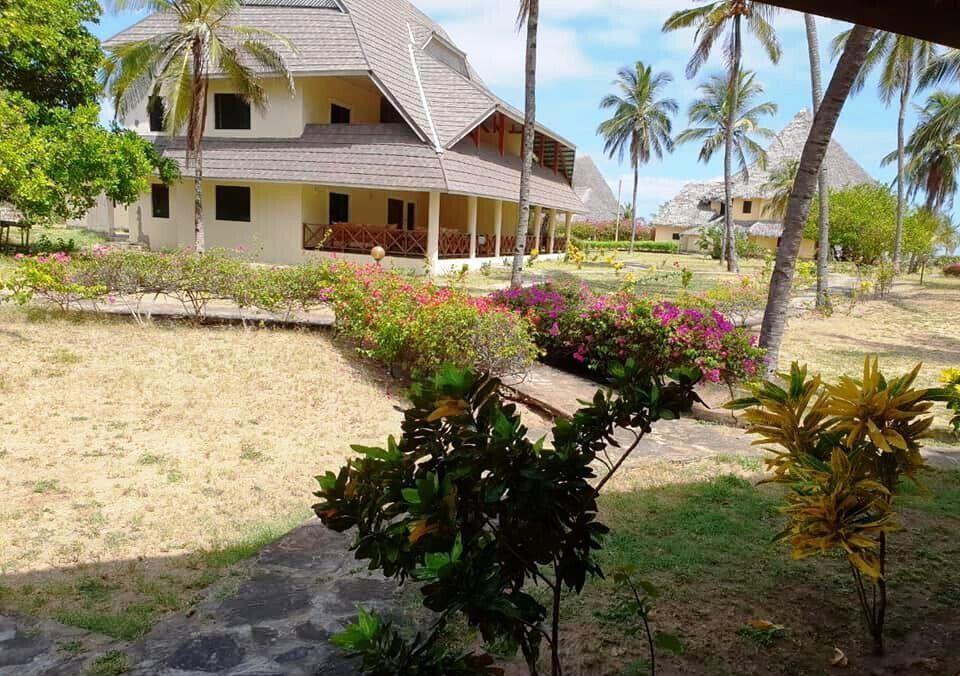 3BR Beach Villa with Olympic Pool – Mambrui, Malindi