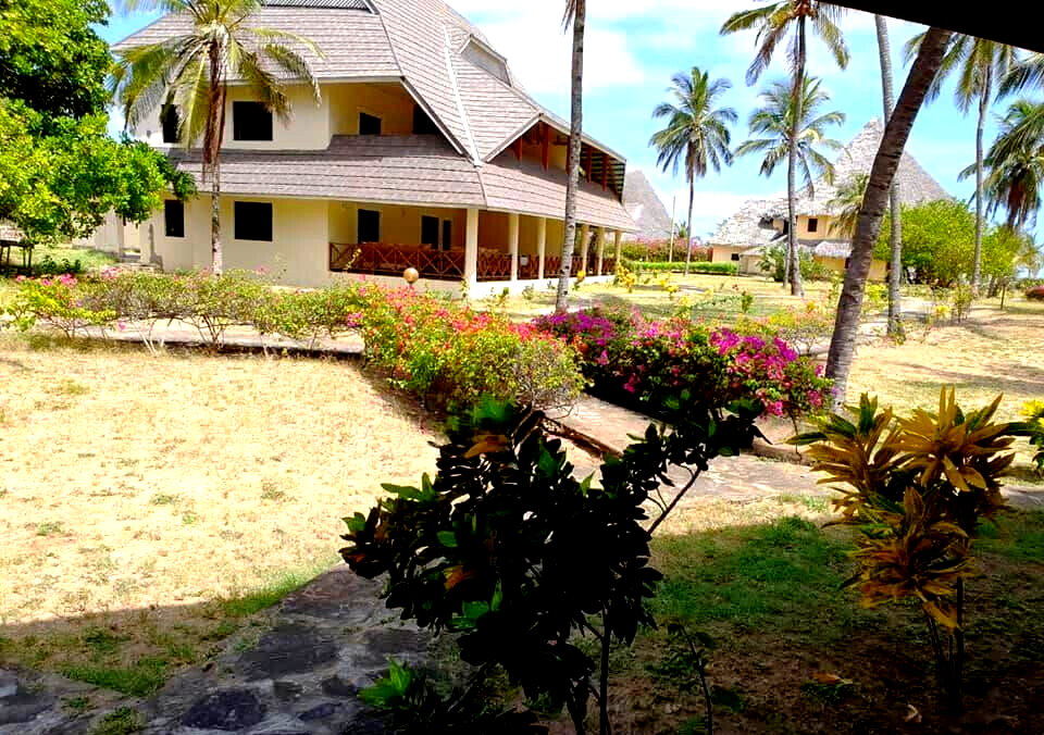 3BR Beach Villa with Olympic Pool – Mambrui, Malindi