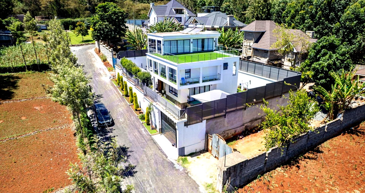4BR Villa with Breathtaking Views & Ready Title - Kerarapon