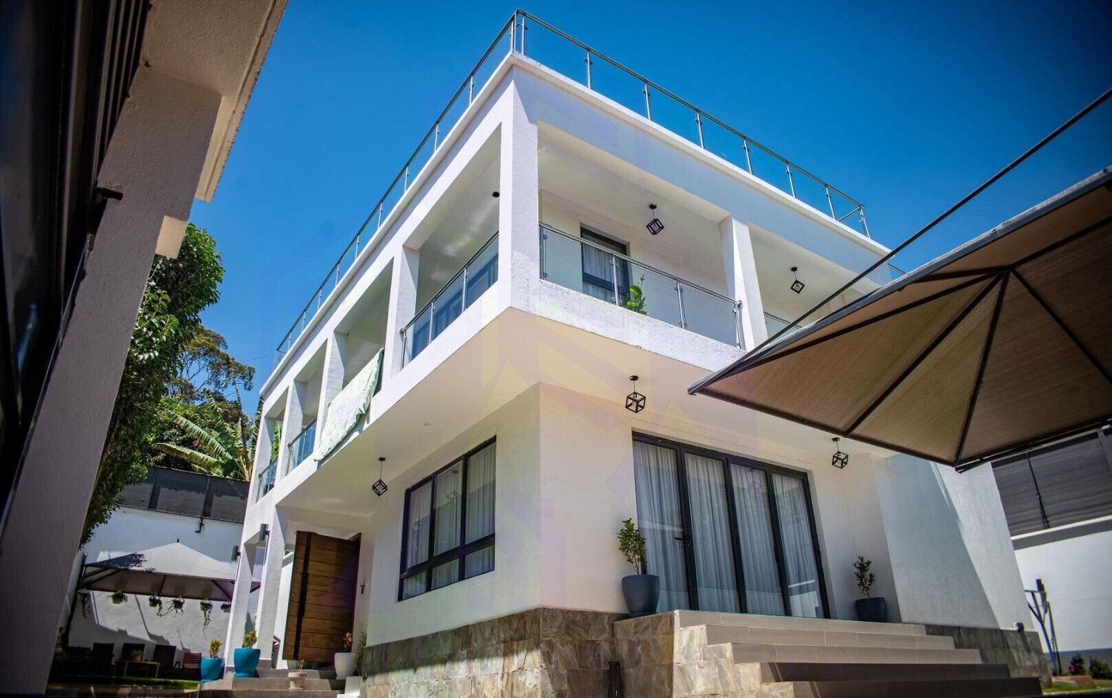4BR Villa with Breathtaking Views & Ready Title - Kerarapon