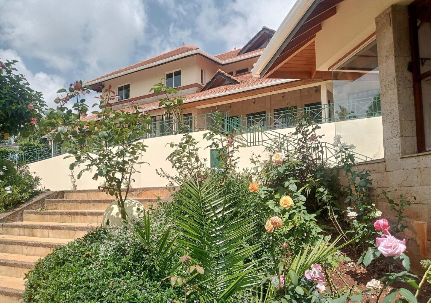 0.15 Acre 5BR Haven with Garden