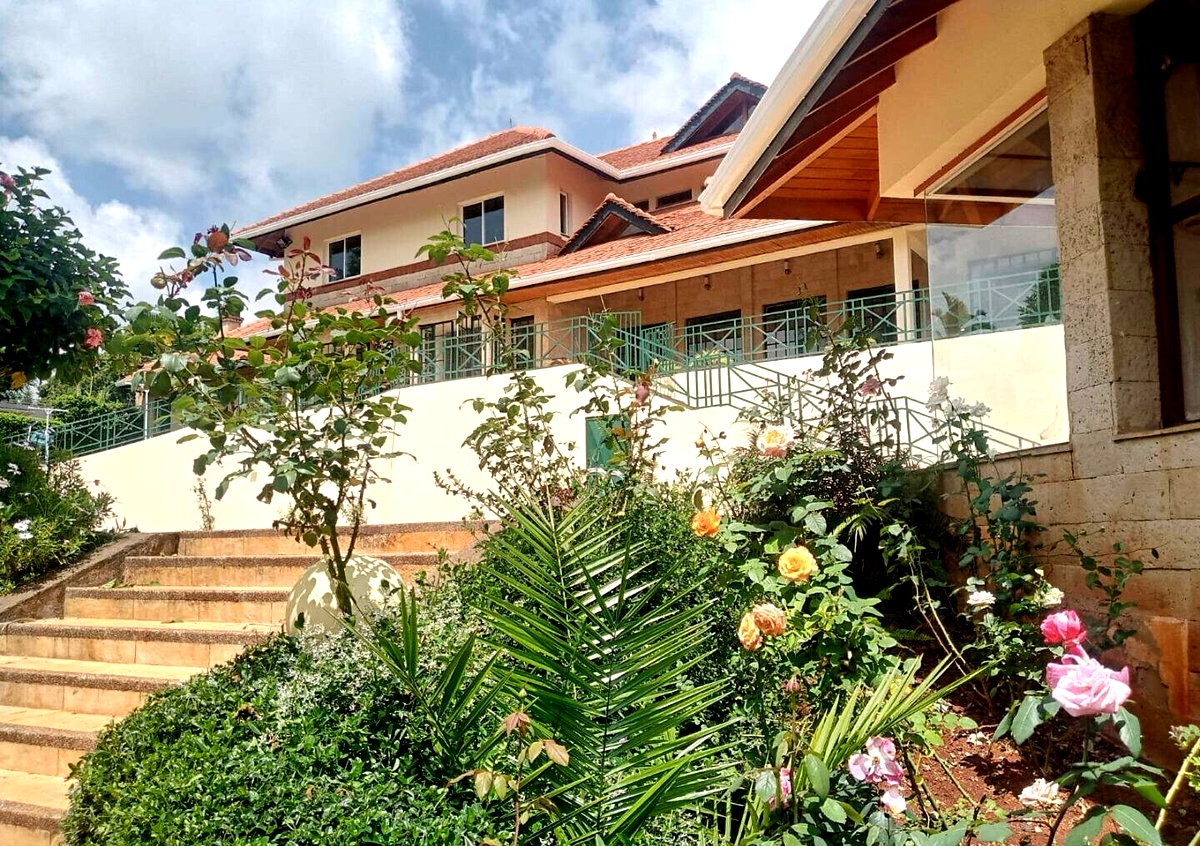 0.15 Acre 5BR Haven with Garden